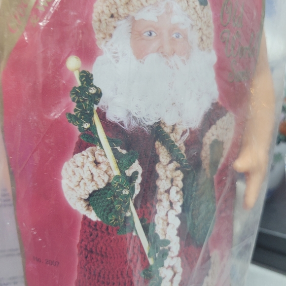 Vintage mistletoe 15" Santa kit crochet. - Picture 2 of 7